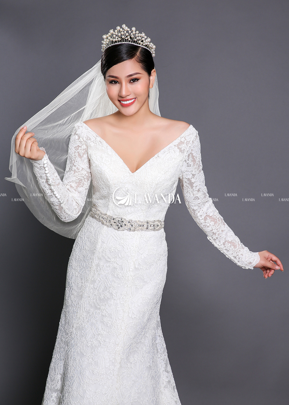V-Neck Long Sleeve Lace Wedding Dress