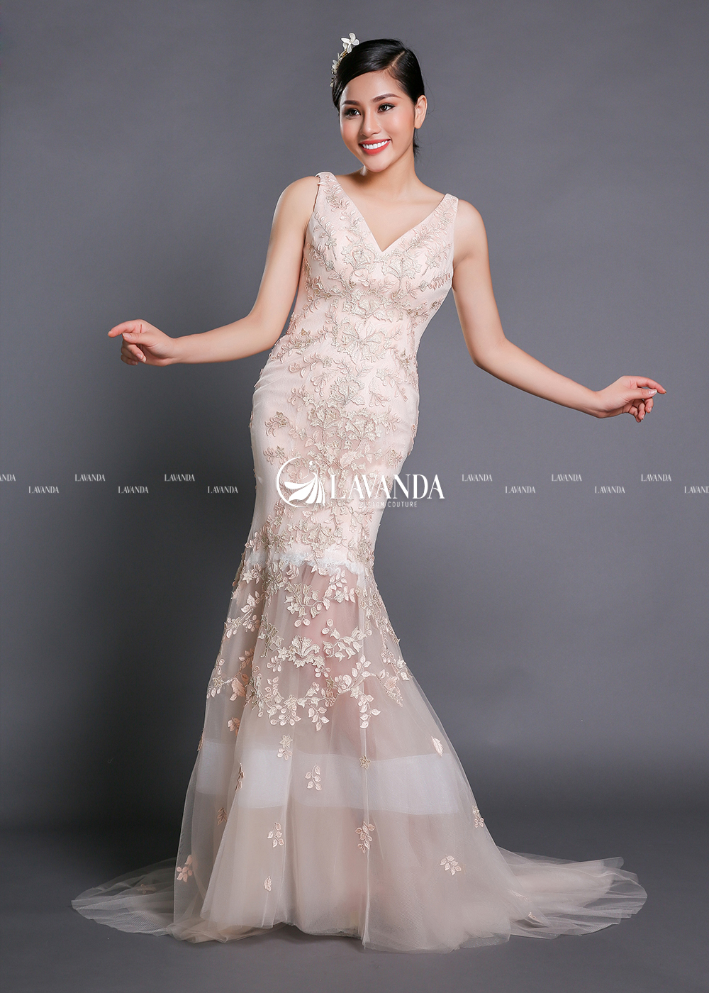 V-Neck Mermaid Lace Wedding Dress